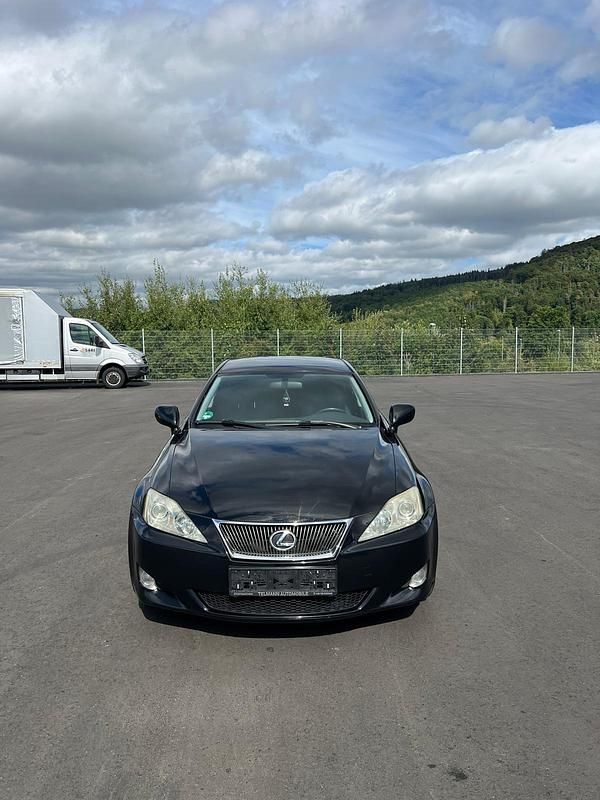 Schwarz Gebraucht 2009 Lexus IS220 Limousine | 3.500 € - Bild 1/4
