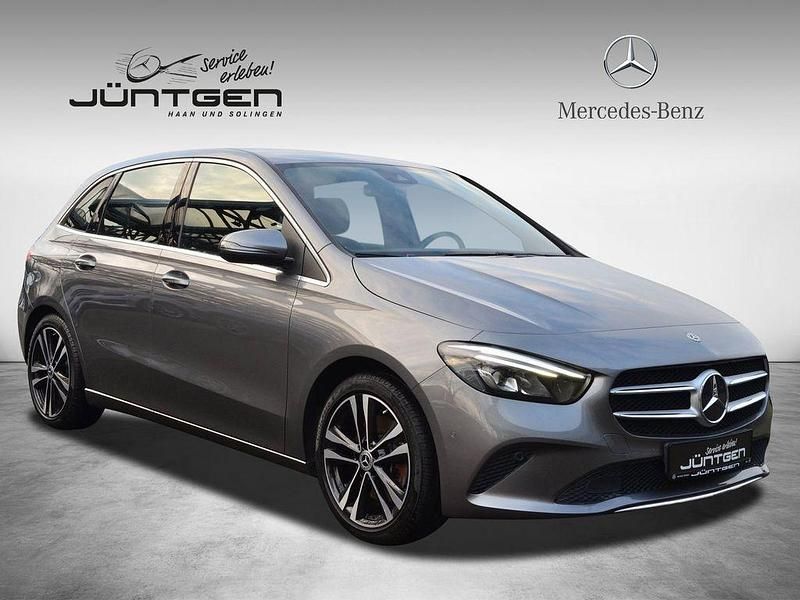 Grau Gebraucht 2019 Mercedes B250 Progressive Van / Kleinbus | 22.444 € (Guter Preis) - Bild 1/4