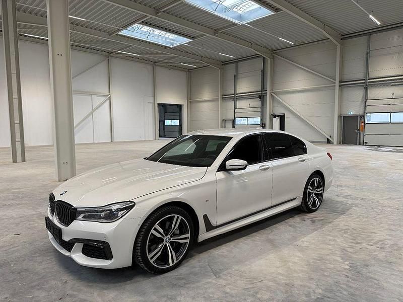 Weiß Gebraucht 2016 BMW 740L Limousine | 27.990 € (Fairer Preis) - Bild 1/4