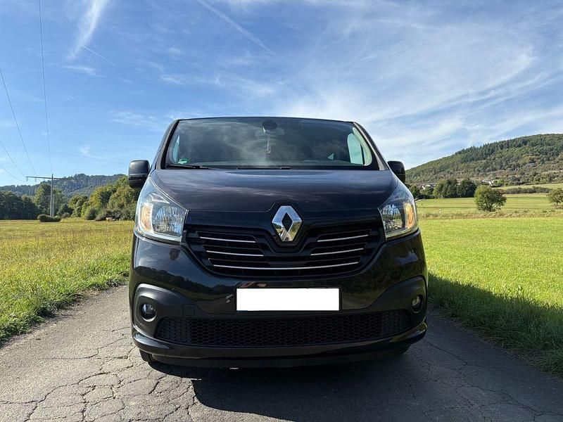 Schwarz Gebraucht 2016 Renault Trafic Van / Kleinbus | 14.500 € - Bild 1/4