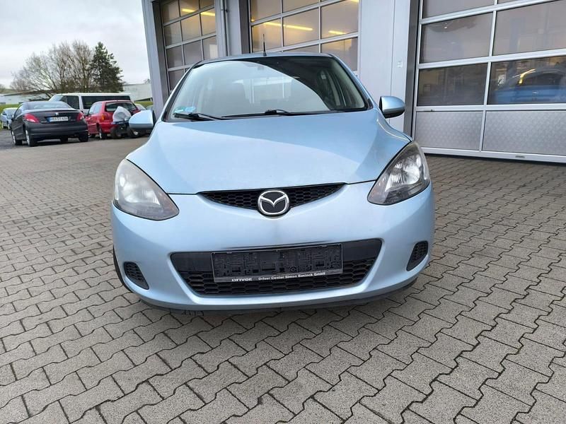 Blau Gebraucht 2011 Mazda 2 Limousine | 1.000 € (Fairer Preis) - Bild 1/4