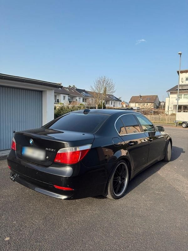 Gebraucht BMW 523 177 PS (130 kW) 2005 Schwarz Limousine