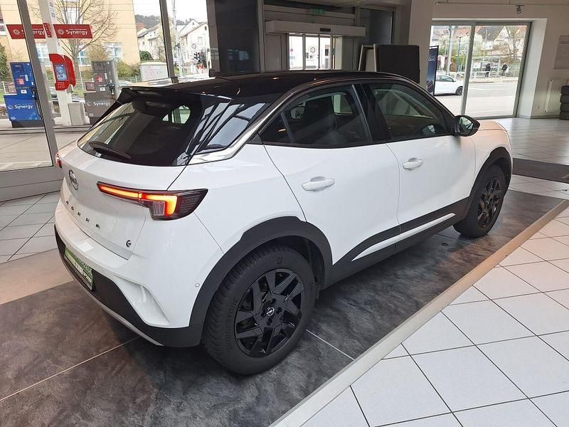 Gebraucht Opel Mokka-e Elegance 100 kW (136 PS) 2023 Arktis weiß SUV