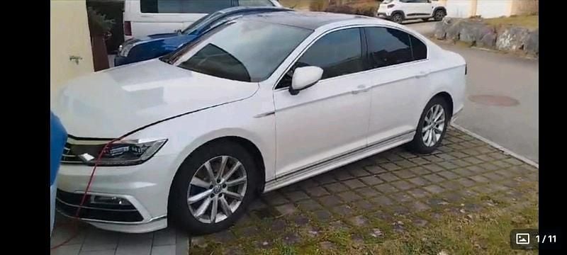 Weiß Gebraucht 2016 VW Passat Highline Limousine | 17.999 € - Bild 1/4