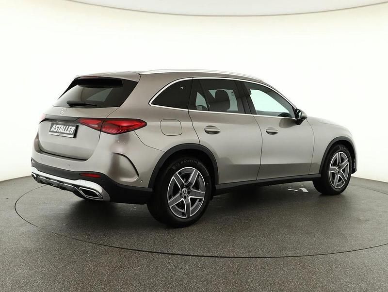 Gebraucht Mercedes GLC300 AMG line 258 PS (189 kW) 2024 Silber SUV