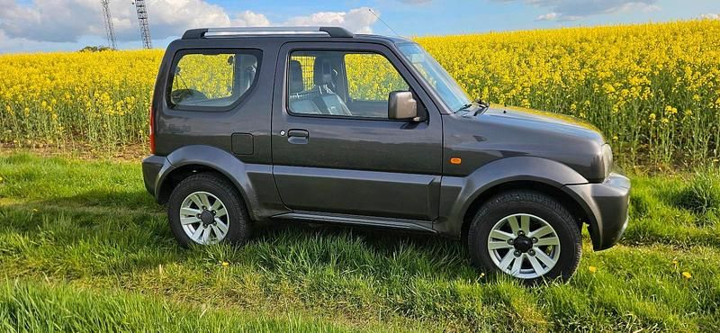 Second-hand Suzuki Jimny Style 86 CP (63 kW) 2011 Gri SUV