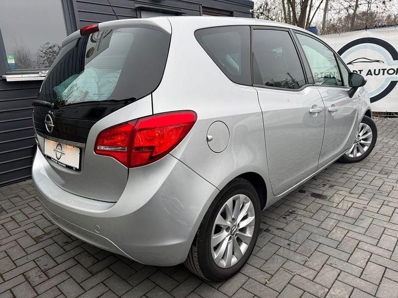 Gebraucht Opel Meriva 101 PS (74 kW) 2013 Silber Van / Kleinbus