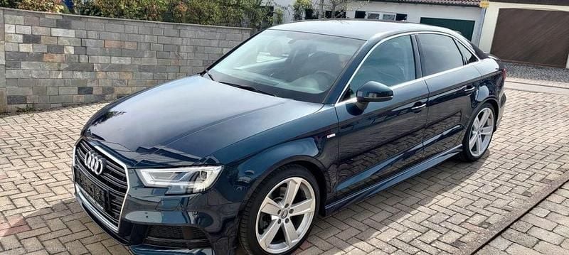 Blau Gebraucht 2019 Audi A3 Ambiente Limousine | 19.500 € (Guter Preis) - Bild 1/4