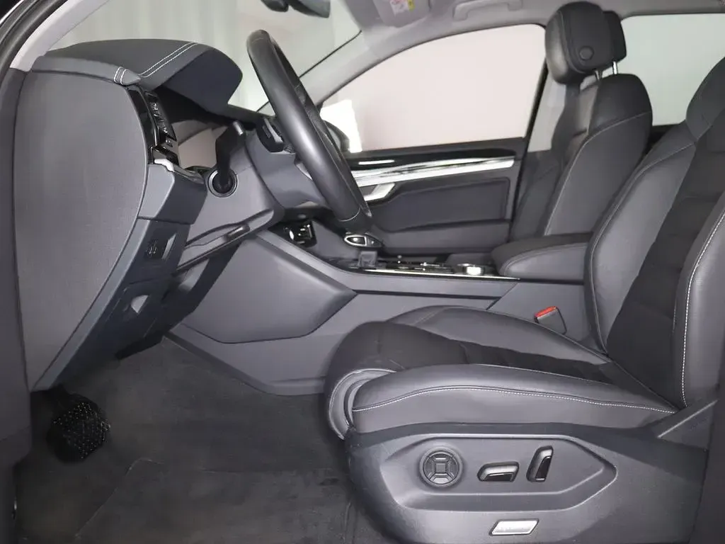 Second-hand VW Touareg 286 CP (210 kW) 2022 Negru SUV