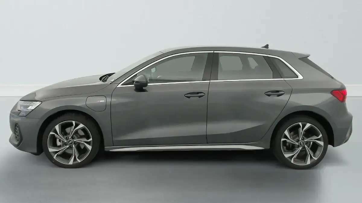 Gebraucht Audi A3 S-Line 150 PS (110 kW) 2025 Gris daytona Limousine