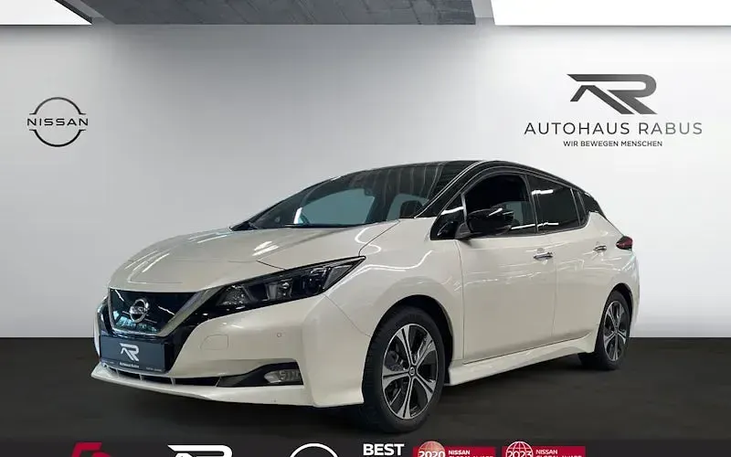 Gebraucht Nissan Leaf N-Connecta 110 kW (150 PS) 2021 Pearl white pearleffekt/dach black met (metallic) Kleinwagen