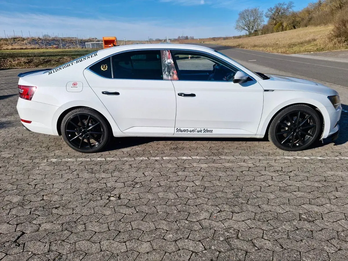 Gebraucht Skoda Superb Style 220 PS (161 kW) 2015 Weiß Limousine