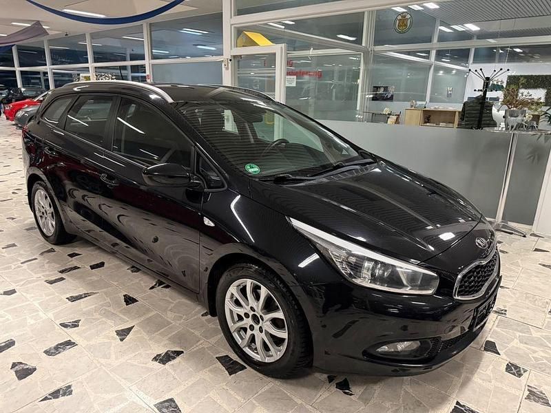 Gebraucht Kia Ceed 128 PS (94 kW) 2014 Schwarz Kleinwagen