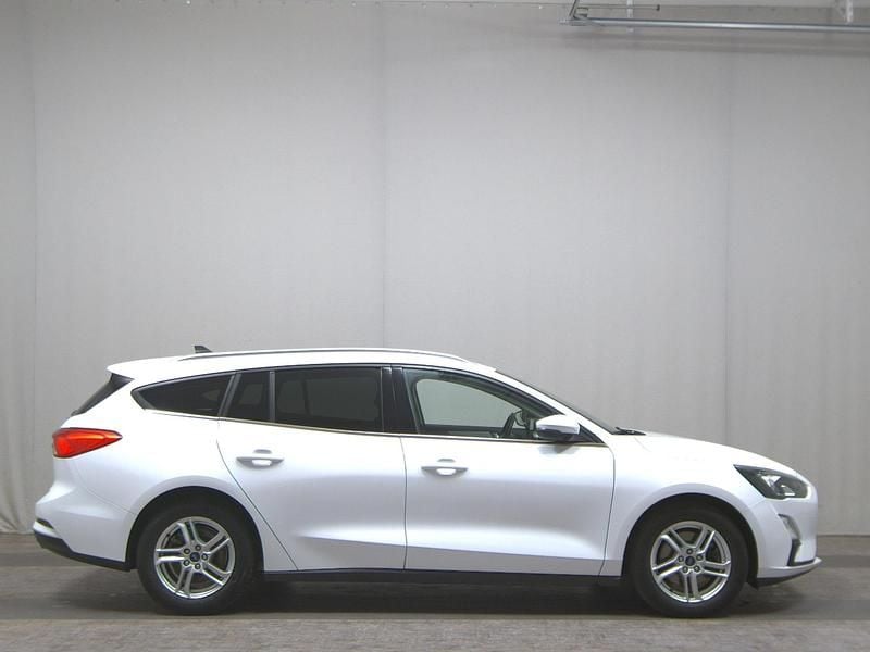 Weiss Gebraucht 2021 Ford Focus Cool & Connect Kombi | 9.380 € (Superpreis) - Bild 1/4