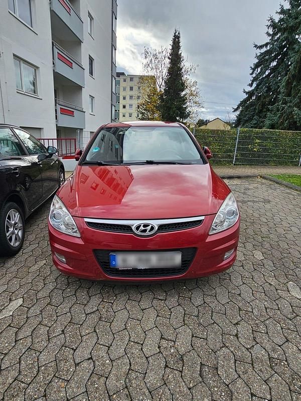 Rot Gebraucht 2008 Hyundai i30 Kleinwagen | 2.500 € (Fairer Preis) - Bild 1/4