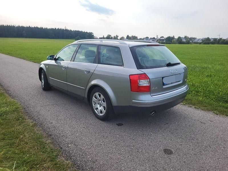 Gebraucht Audi A4 131 PS (96 kW) 2002 Grau Kombi