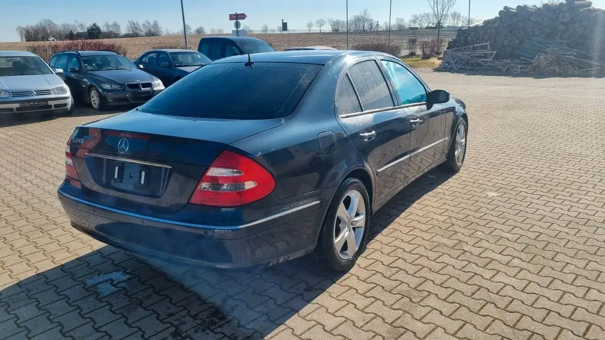 Occasion Mercedes E240 Avantgarde 177 ch (130 kW) 2002 Bleue Berline