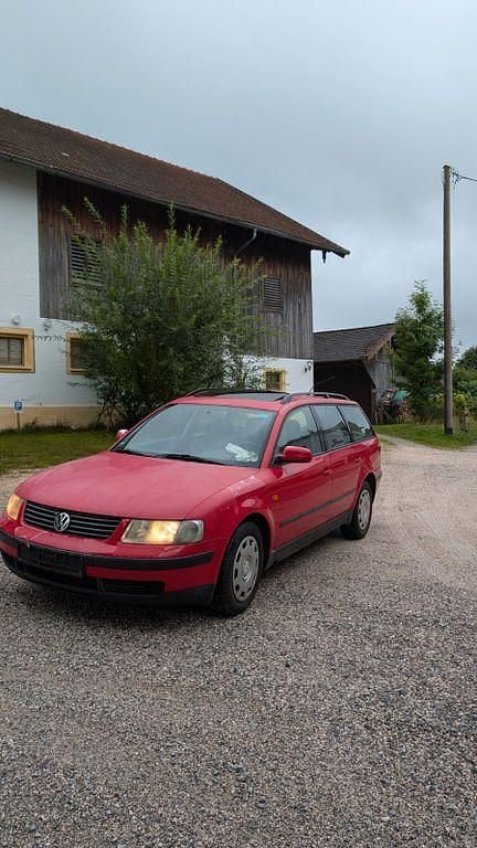 Rot Gebraucht 1997 VW Passat Highline Kombi | 1.300 € (Guter Preis) - Bild 1/4