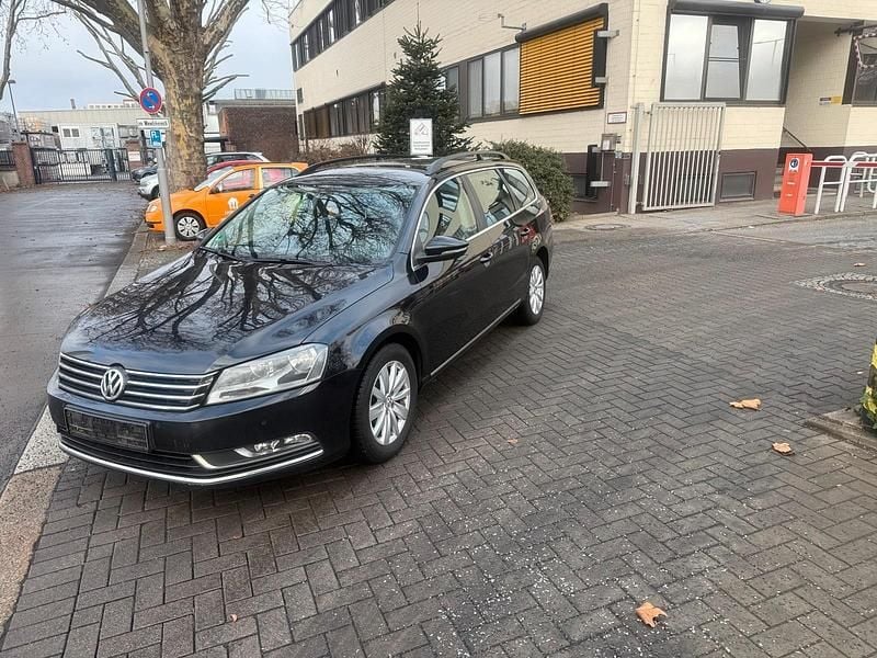 Schwarz Gebraucht 2011 VW Passat Kombi | 4.499 € (Superpreis) - Bild 1/4
