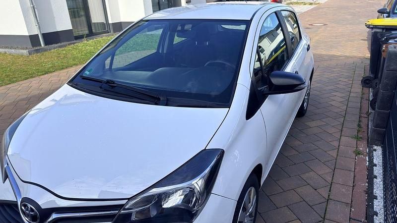 Gebraucht Toyota Yaris Cool 69 PS (50 kW) 2014 Weiß Kleinwagen