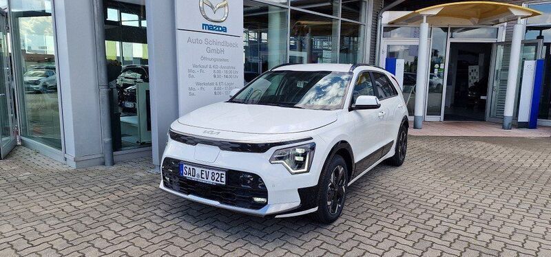 Weiß Gebraucht 2023 Kia e-Niro Inspiration SUV | 36.990 € - Bild 1/4