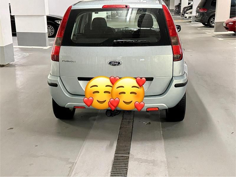 Silber Gebraucht 2004 Ford Fusion Kleinwagen | 2.150 € (Fairer Preis) - Bild 1/4