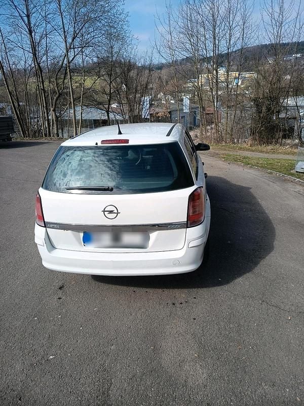 Gebraucht Opel Astra 90 PS (66 kW) 2010 Weiß Kombi