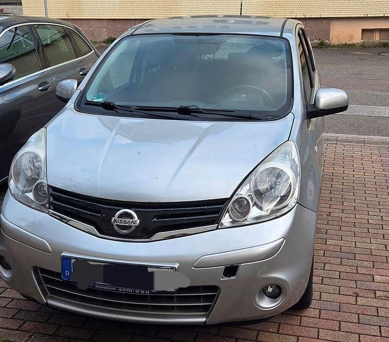 Silber Gebraucht 2011 Nissan Note Tekna Van / Kleinbus | 2.000 € - Bild 1/4