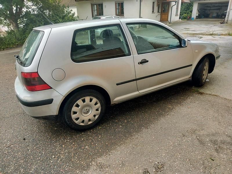 Gebraucht VW Golf IV 105 PS (77 kW) 2001 Silber Kleinwagen