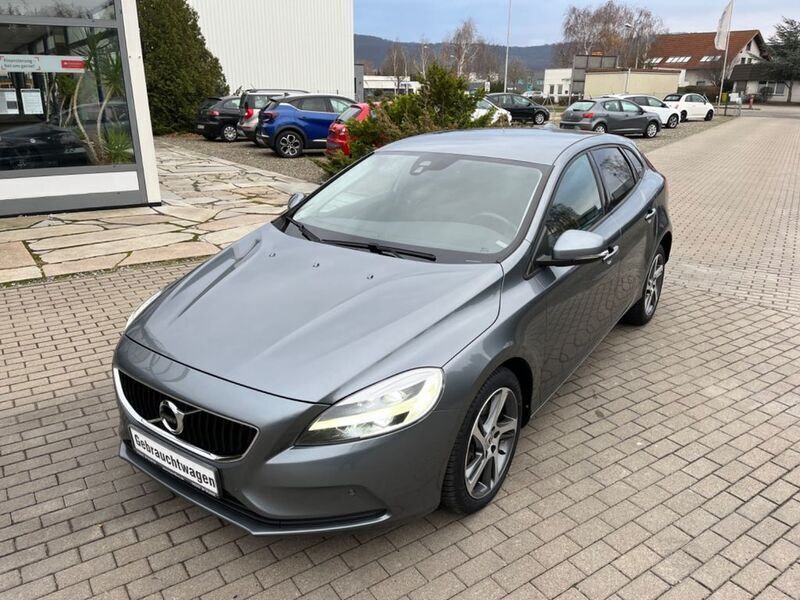 Grau Gebraucht 2016 Volvo V40 Momentum Kombi | 11.999 € (Fairer Preis) - Bild 1/4