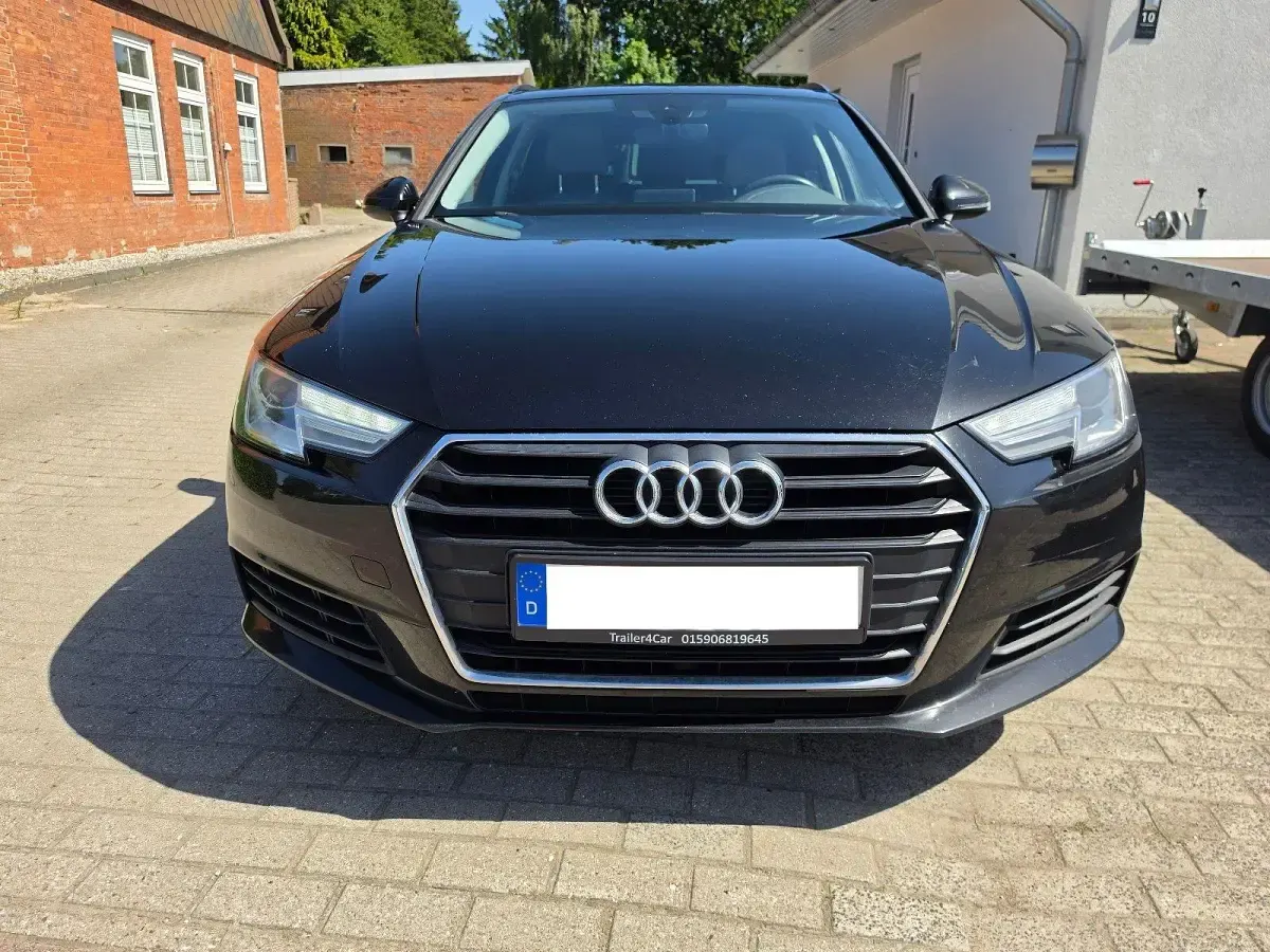 Gebraucht Audi A4 Comfort 190 PS (139 kW) 2018 Schwarz Kombi