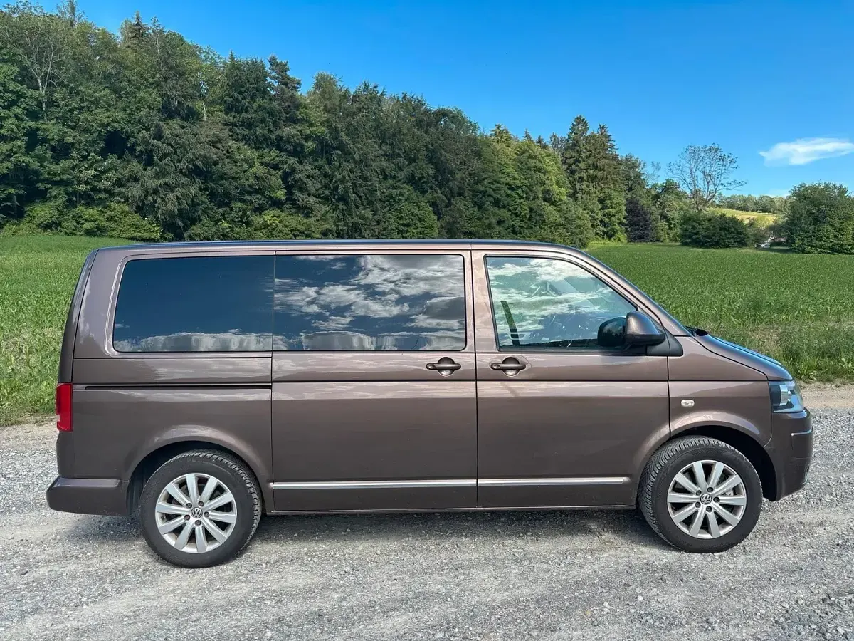 Gebraucht VW Multivan Team 180 PS (132 kW) 2011 Braun Van / Kleinbus