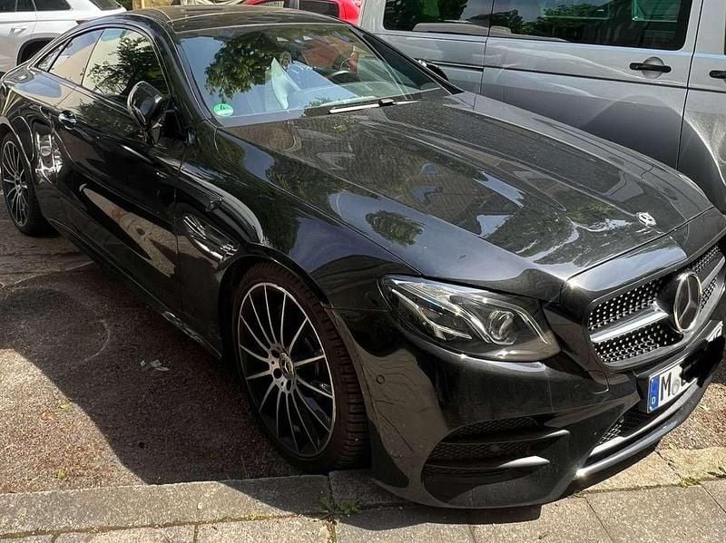 Schwarz Gebraucht 2017 Mercedes E220 Coupé | 21.900 € (Superpreis) - Bild 1/4