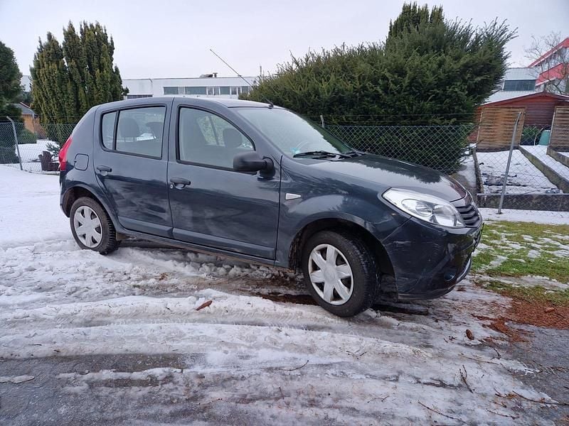 Grau Gebraucht 2010 Dacia Sandero Kleinwagen | 2.500 € (Fairer Preis) - Bild 1/4