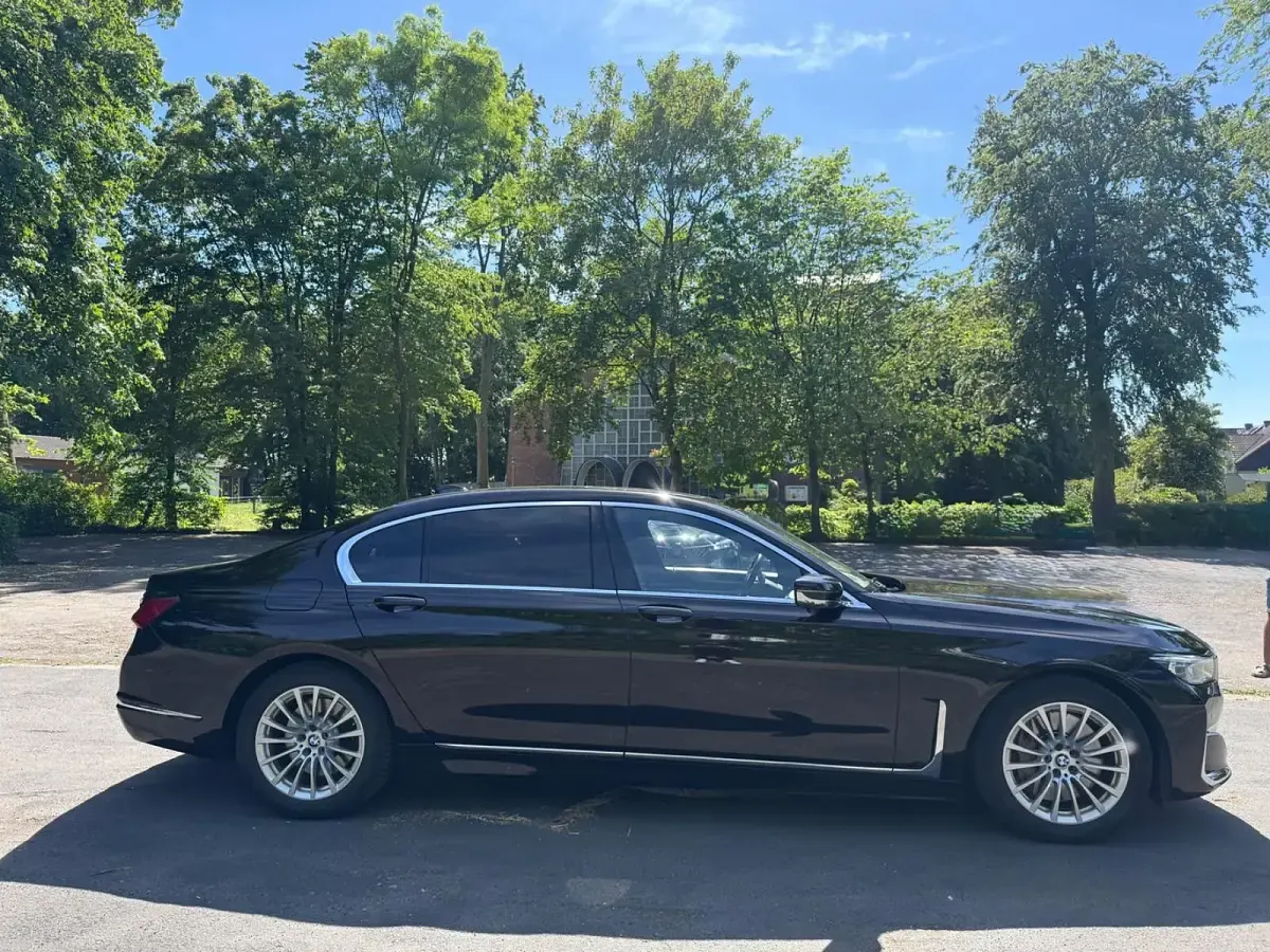 Gebraucht BMW 745e 285 PS (209 kW) 2020 Blau Limousine