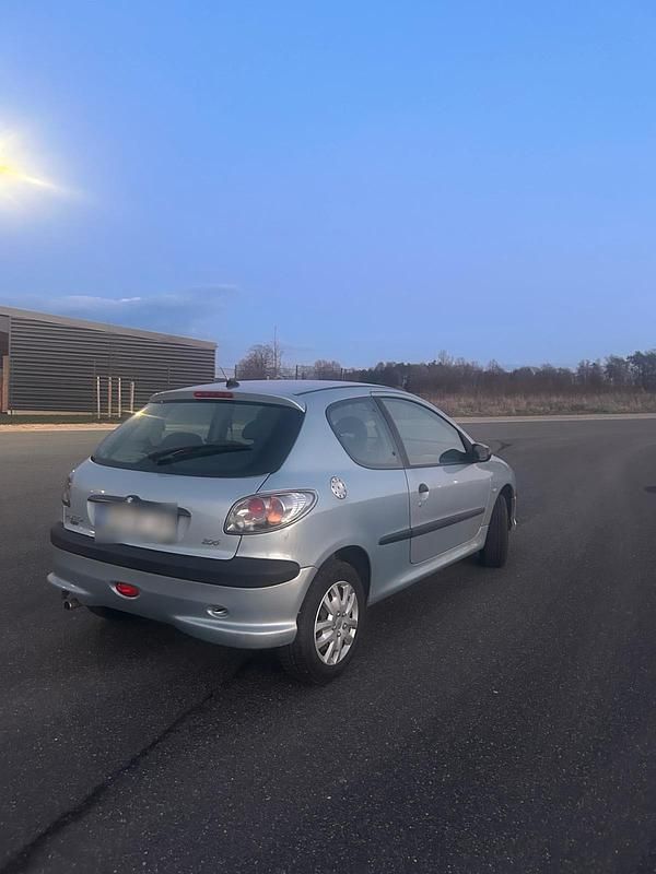 Gebraucht Peugeot 206 75 PS (55 kW) 2001 Grau Kleinwagen