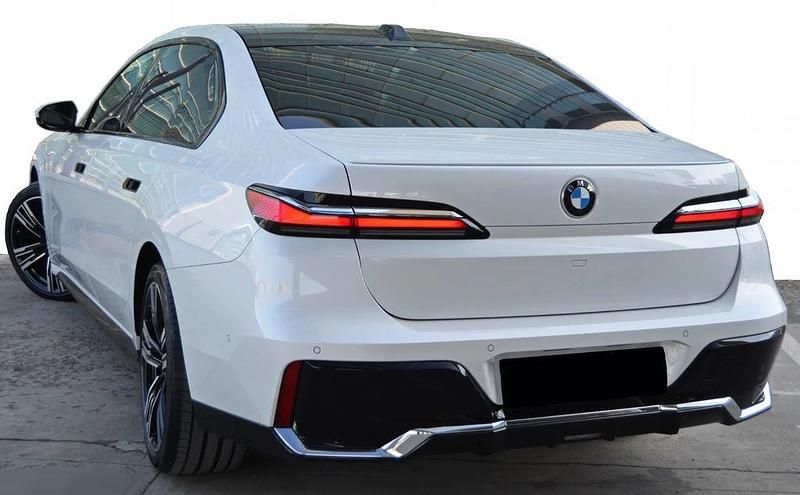 Neu BMW 740 Performance 299 PS (219 kW) 2025 Mineralweiss metallic Limousine