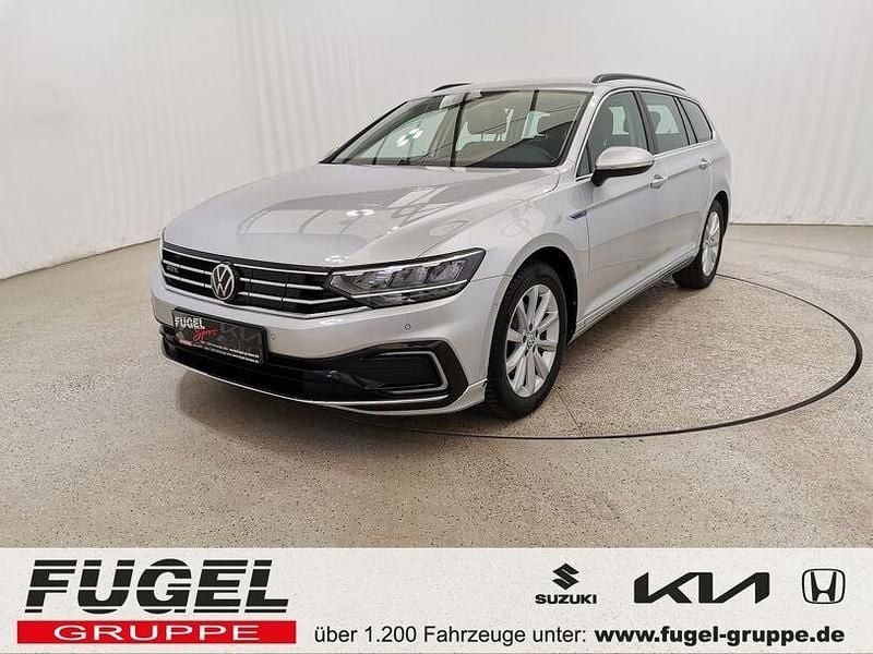 Silber Gebraucht 2021 VW Passat GTE Kombi | 21.469 € (Superpreis) - Bild 1/4