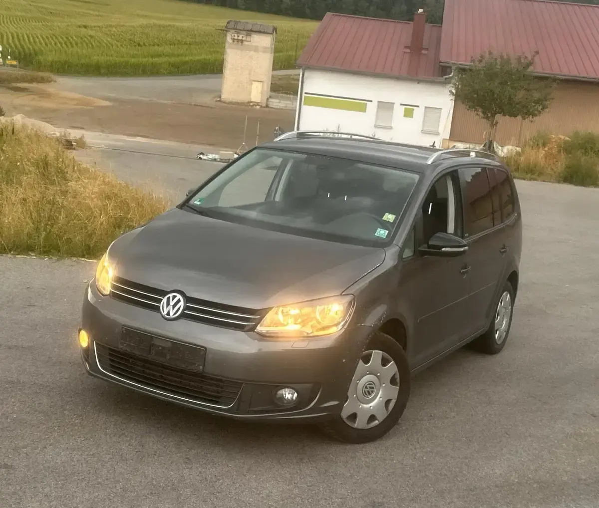Gebraucht VW Touran Style 122 PS (89 kW) 2011 Grau Van / Kleinbus