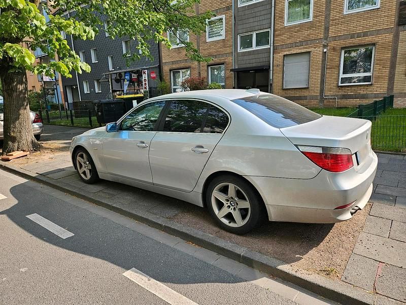 Second-hand BMW 525 177 CP (130 kW) 2005 Argintiu Berlinǎ