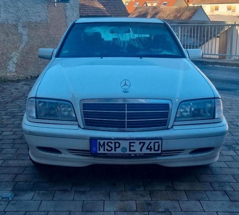 Weiß Gebraucht 1997 Mercedes C180 Elegance Limousine | 2.500 € (Superpreis) - Bild 1/4