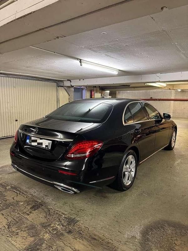 Gebraucht Mercedes E220 194 PS (142 kW) 2016 Schwarz Limousine