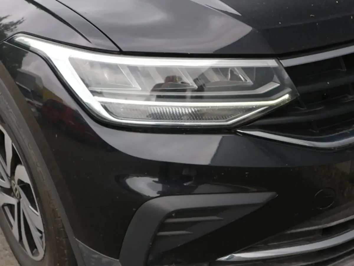 Gebraucht VW Tiguan Active 150 PS (110 kW) 2023 Schwarz SUV