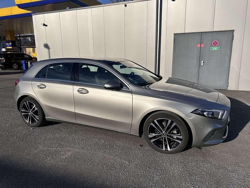 Gebraucht Mercedes A200 Progressive 163 PS (119 kW) 2020 Silber Limousine