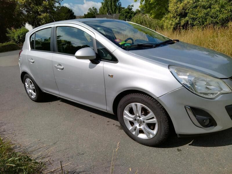 Grau Gebraucht 2013 Opel Corsa Kleinwagen | 1.850 € (Superpreis) - Bild 1/4