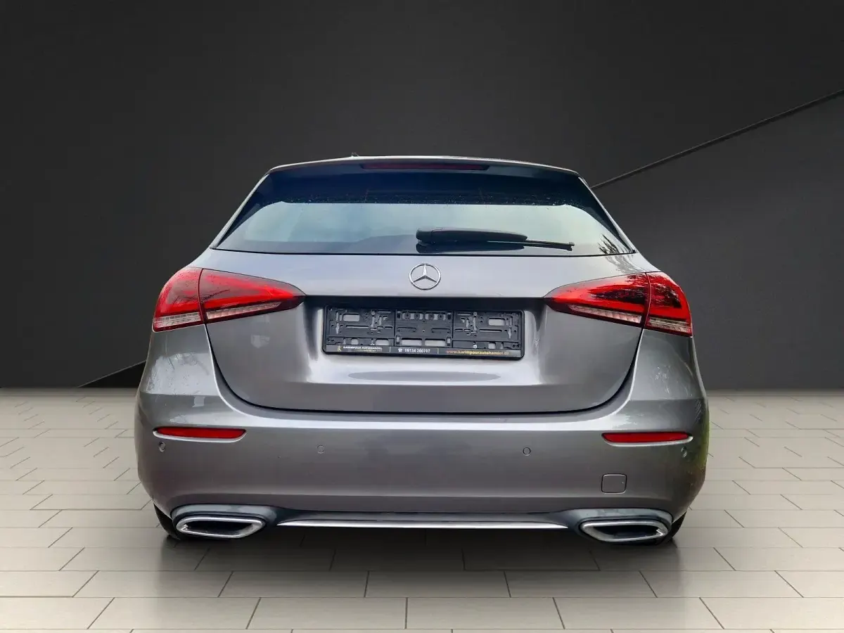 Gebraucht Mercedes A180 116 PS (85 kW) 2018 Limousine