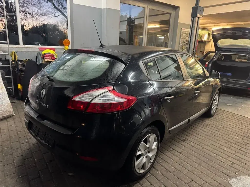 Gebraucht Renault Mégane III 101 PS (74 kW) 2011 Schwarz Limousine