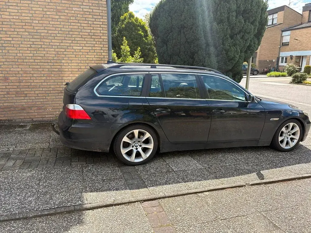 Gebraucht BMW 525 170 PS (125 kW) 2004 Blau Kombi