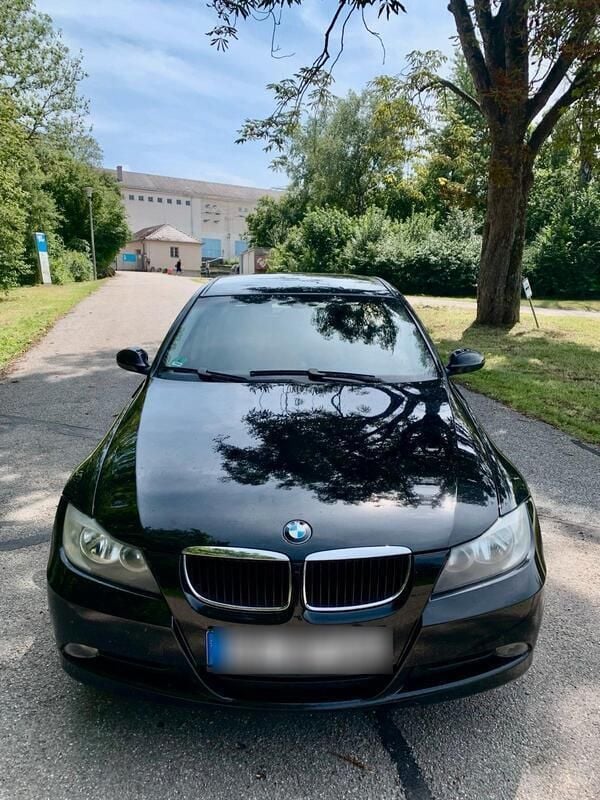Schwarz Gebraucht 2006 BMW 318 Limousine | 2.200 € - Bild 1/4