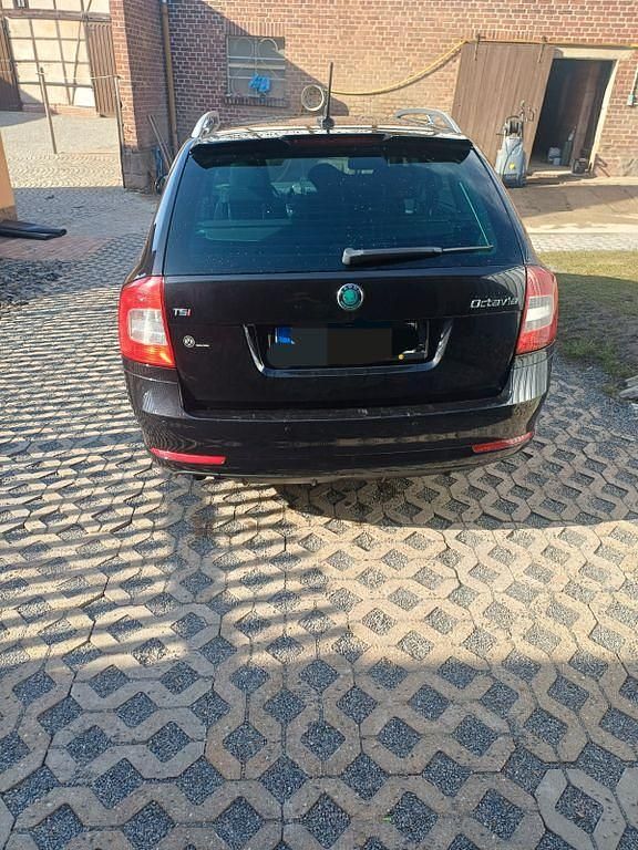 Gebraucht Skoda Octavia Ambiente 160 PS (117 kW) 2012 Schwarz Kombi